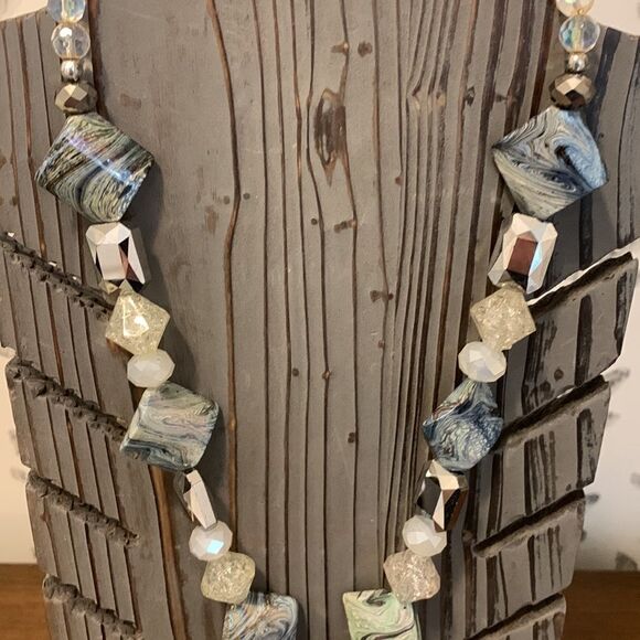 Silver and stone necklace. Looks great with grays and blues - Picture 4 of 6